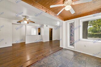 2704 Highwood Dr in Dallas, TX - Building Photo - Building Photo