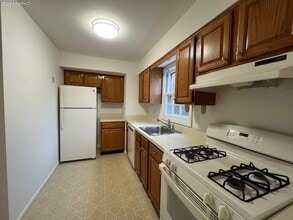 10 Inwood Rd in Port Washington, NY - Building Photo - Building Photo