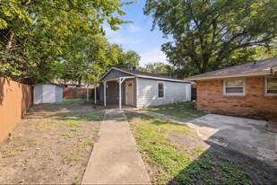 2539 Hillsboro Ave in Dallas, TX - Building Photo