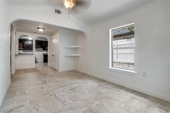 568 W Hammond St in Lancaster, TX - Building Photo - Building Photo