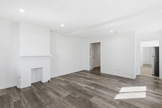 350 E 60th St in Los Angeles, CA - Building Photo - Building Photo