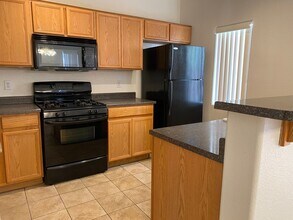 6316 Desert Leaf St in North Las Vegas, NV - Building Photo - Building Photo