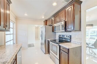 4912 Seville Ct in Cape Coral, FL - Foto de edificio - Building Photo