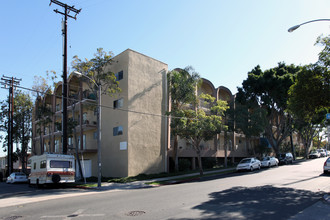 Laguna Vista Apartments in Long Beach, CA - Building Photo - Building Photo