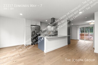 23317 Edmonds Way in Edmonds, WA - Building Photo - Building Photo