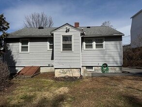 173 Pleasant St in Clinton, MA - Building Photo - Building Photo