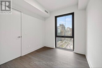 8 Cumberland St in Toronto, ON - Building Photo - Building Photo