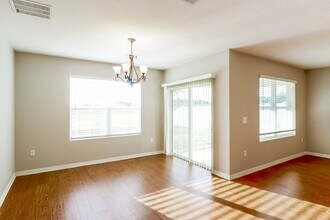 586 Hartford Heights St in Spring Hill, FL - Building Photo - Building Photo