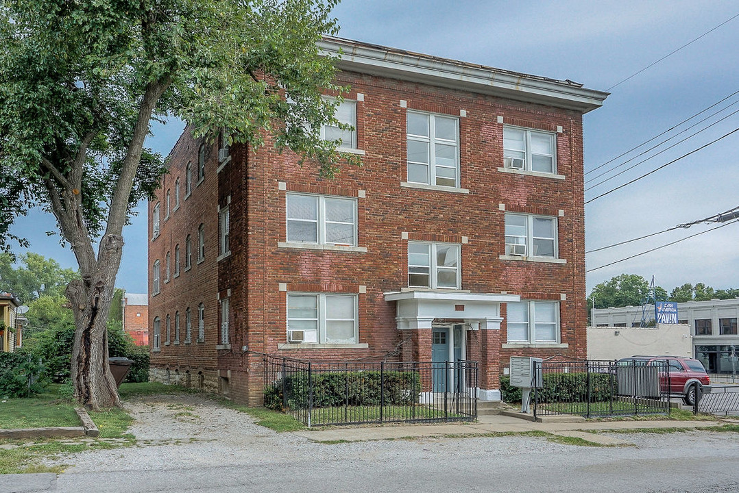 16 W 37th St in Kansas City, MO - Building Photo