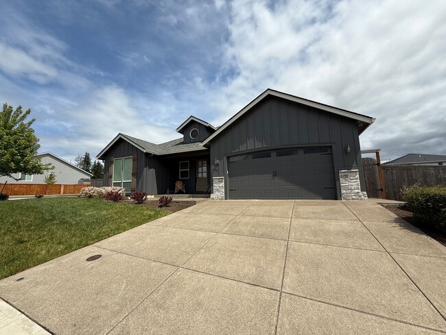 property at 496 NW Cascade Mountain Dr