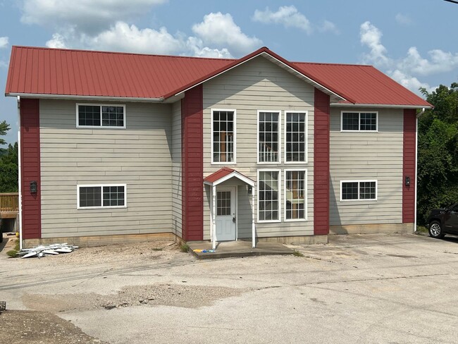 27 Notch Shopping Center Ln in Reeds Spring, MO - Building Photo - Building Photo