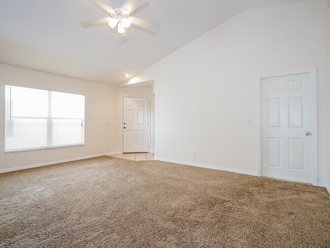 5829 Wrenwater Dr in Lithia, FL - Foto de edificio - Building Photo