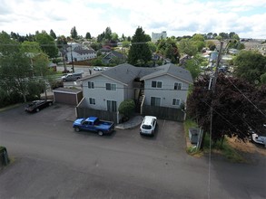 Marine View 4 plex in Everett, WA - Foto de edificio - Building Photo