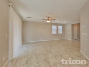 6563 Smithville Ave in Las Vegas, NV - Building Photo - Building Photo