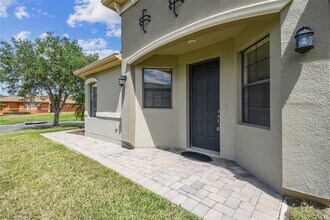 829 Grand Canal Dr in Kissimmee, FL - Foto de edificio - Building Photo