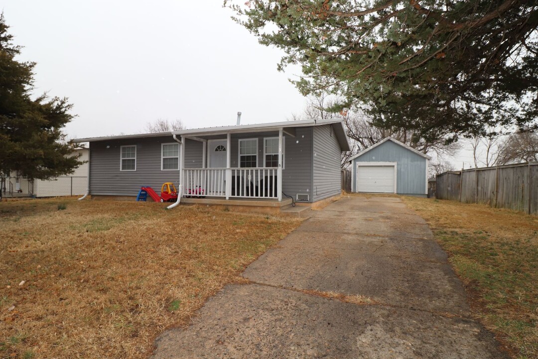 2013 Custer Rd in Junction City, KS - Building Photo