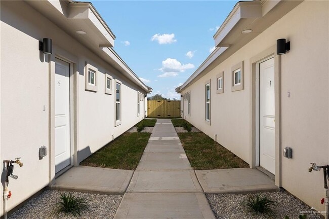 1322 Beverly Ave in Weslaco, TX - Building Photo - Building Photo