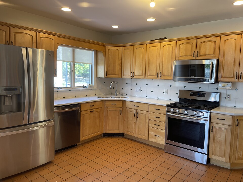 46 Lowell St in Lexington, MA - Building Photo