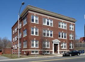 329 Beech St in Holyoke, MA - Building Photo