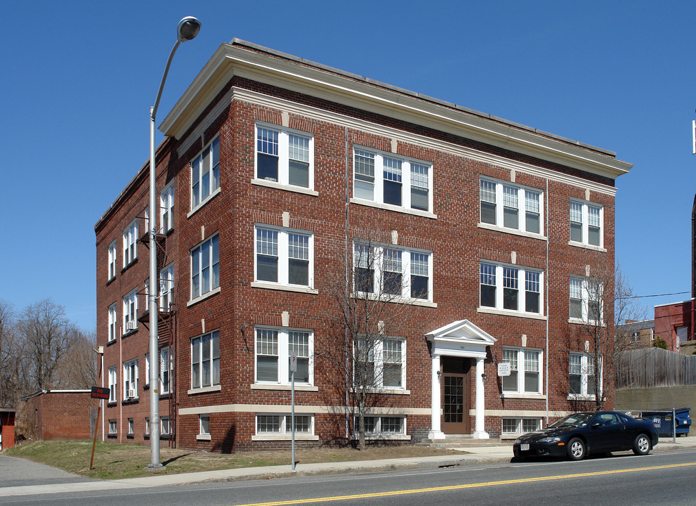 329 Beech St in Holyoke, MA - Foto de edificio