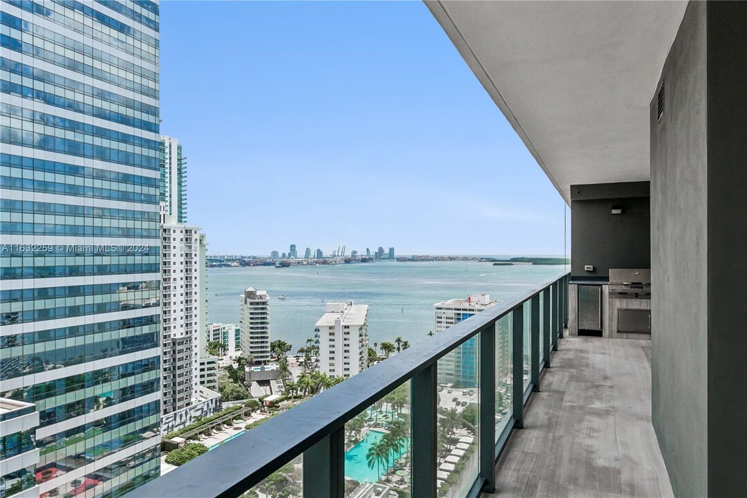 1451 Brickell Ave, Unit 2406 in Miami, FL - Foto de edificio