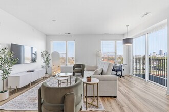 1121 Laurel St in Indianapolis, IN - Foto de edificio - Building Photo