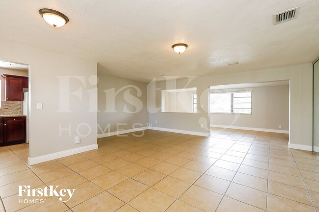 1345 NW 188th St in Miami, FL - Building Photo - Building Photo