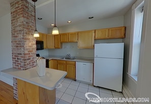 1538 Tremont St in Boston, MA - Building Photo