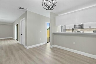 4107 41st Way in West Palm Beach, FL - Building Photo - Building Photo