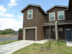 7054 Lakeview Dr, Unit #101 in San Antonio, TX - Building Photo - Building Photo