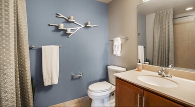 557 W Kinzie St in Chicago, IL - Foto de edificio - Building Photo