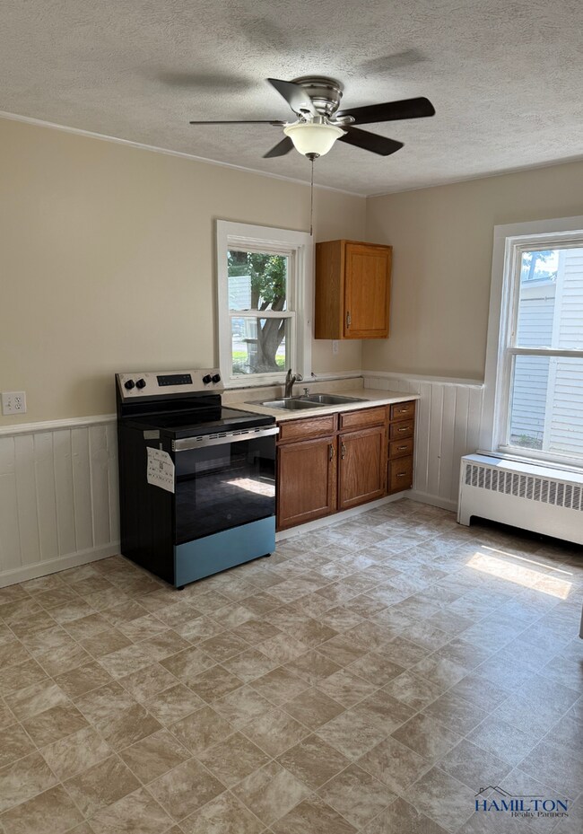 144-146-146 Madison St in Oriskany Falls, NY - Building Photo - Building Photo