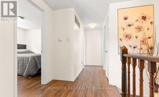 16 Hallen Rd in Brampton, ON - Building Photo - Building Photo