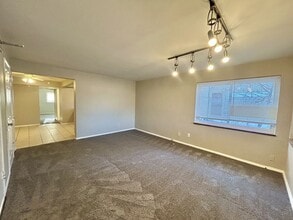 783 N Fred Shuttlesworth Cir in Cincinnati, OH - Building Photo - Building Photo