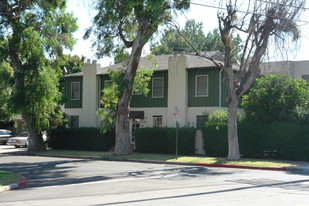 15061-15063 Moorpark St Apartments