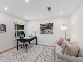10050 Woodland Village Dr in Austin, TX - Building Photo - Building Photo