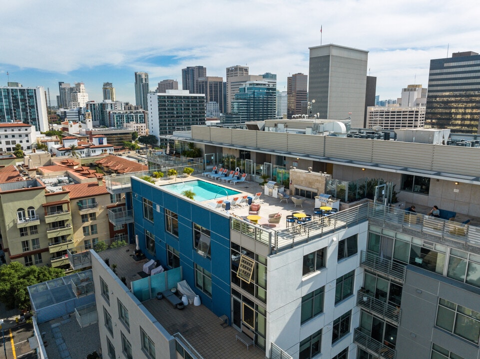 Current in San Diego, CA - Foto de edificio