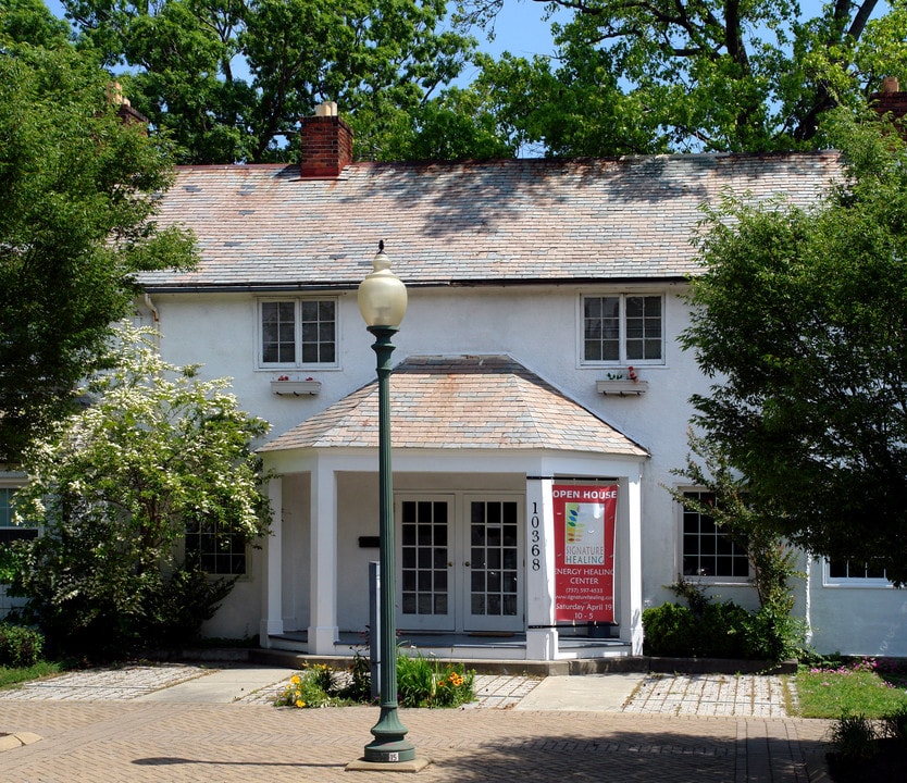 10370 Warwick Blvd in Newport News, VA - Building Photo