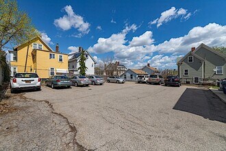 5 Munroe St, Unit 1 in Somerville, MA - Foto de edificio - Building Photo