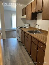 721 W Clark Rd in Ypsilanti, MI - Building Photo - Building Photo