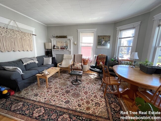 11 Parkton Rd, Unit 2 in Boston, MA - Foto de edificio - Building Photo