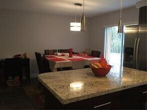 206 Wimbledon Lakes Dr in Plantation, FL - Building Photo - Building Photo