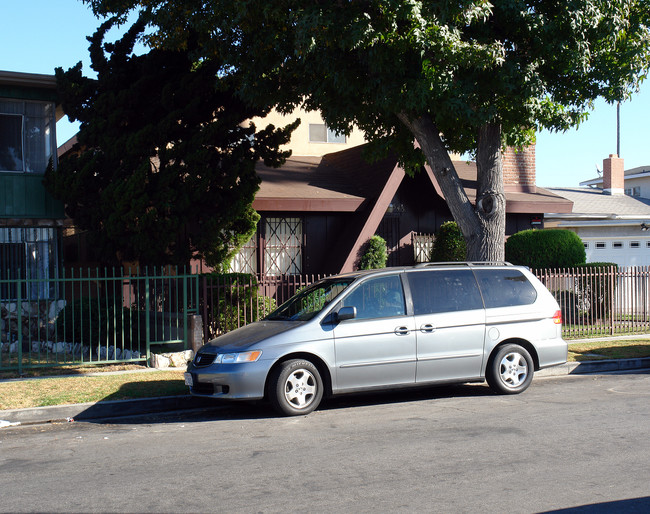 545 E 97th St in Inglewood, CA - Building Photo - Building Photo