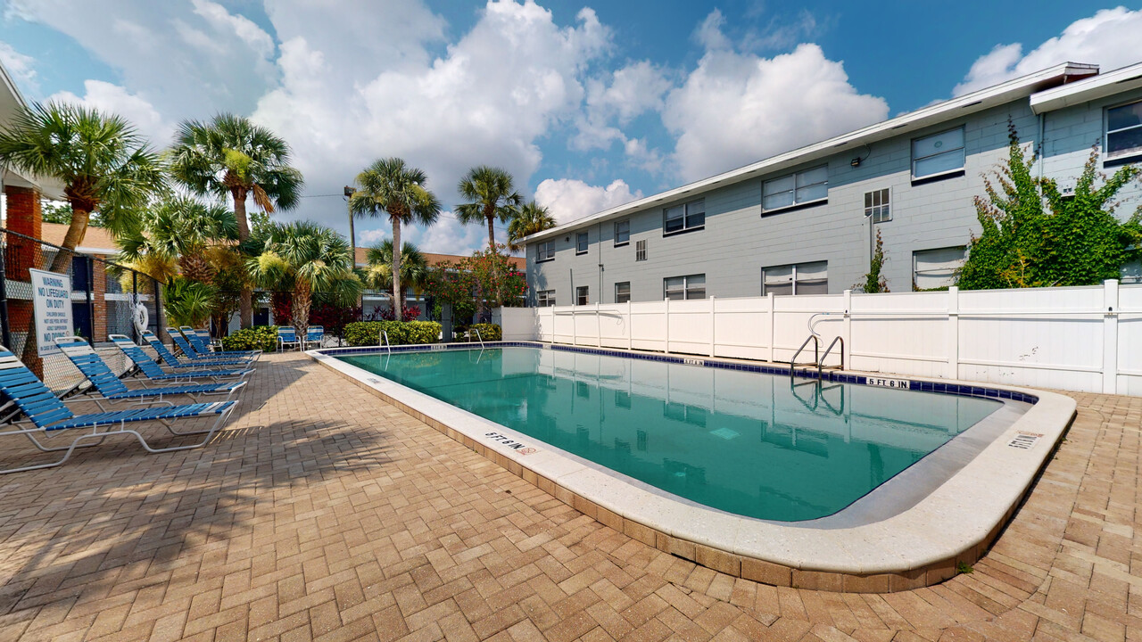 Lakeland Manor Apartment Homes in Lakeland, FL - Foto de edificio