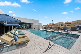 2121 Apartments in Phoenix, AZ - Building Photo - Building Photo