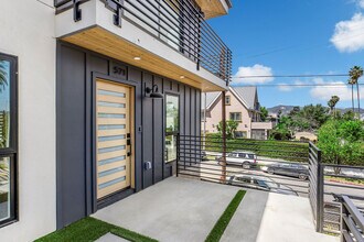571 N Mariposa Ave in Los Angeles, CA - Building Photo - Building Photo