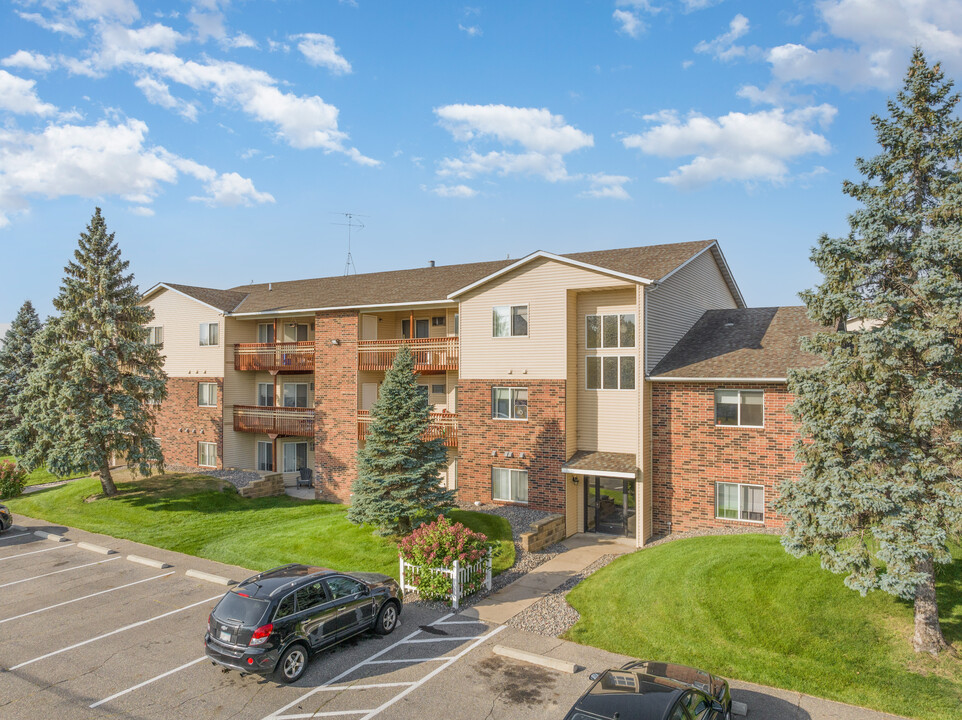 Cobblestone Square Apartments in St. Cloud, MN - Foto de edificio