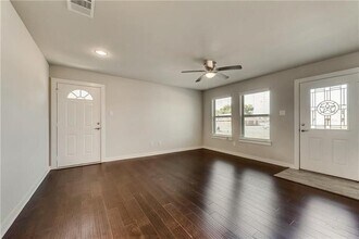 612 N 6th St in Gunter, TX - Building Photo - Building Photo