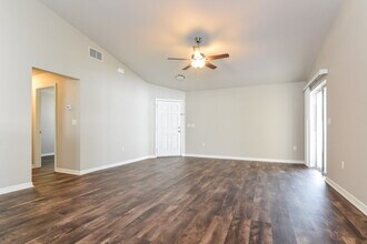 34835 Redding Ln in Zephyrhills, FL - Foto de edificio - Building Photo