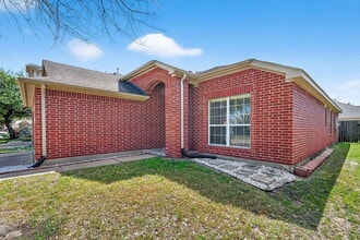 9830 Lynette Falls Dr in Houston, TX - Foto de edificio - Building Photo